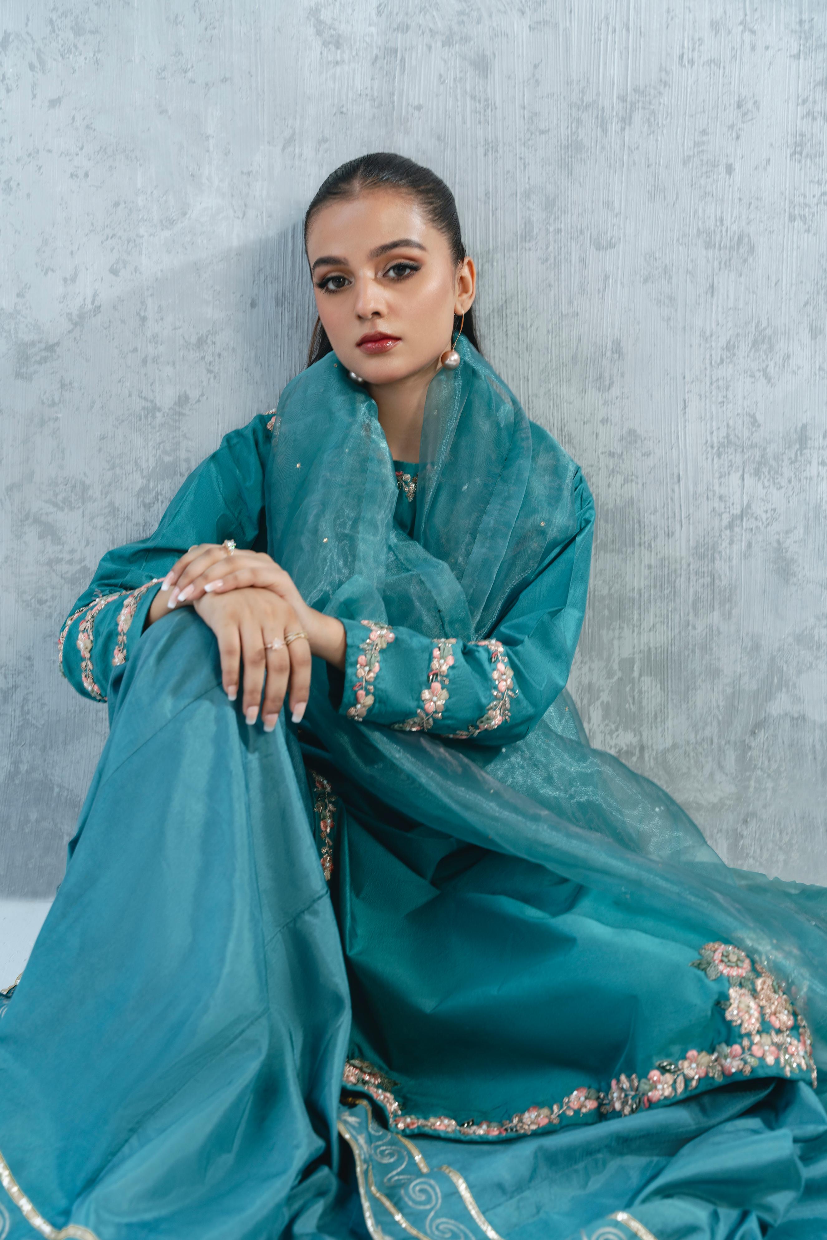 Ceylin Stitched (3pc) | MUSAIF